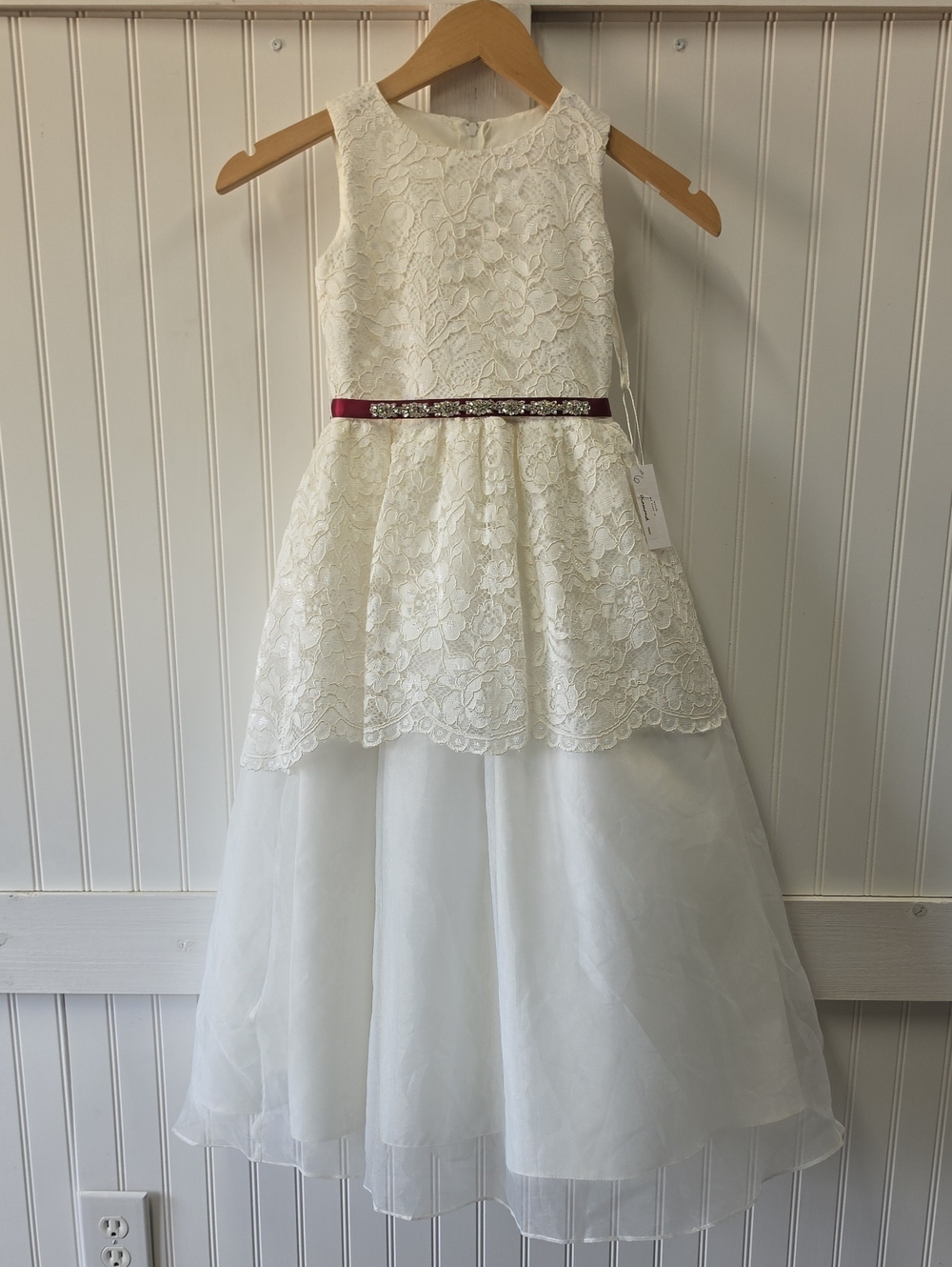 Rosebuds NWT Ivory White Lace Flower Girl Burgundy Rhinestone Satin Belt Size 6